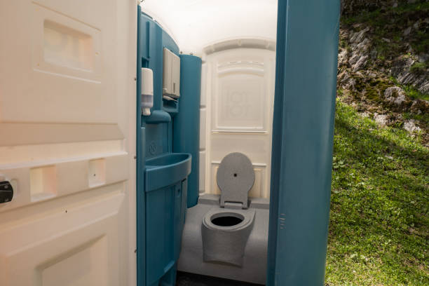 Best VIP or Luxury Restroom Trailers  in Okauchee Lake, WI